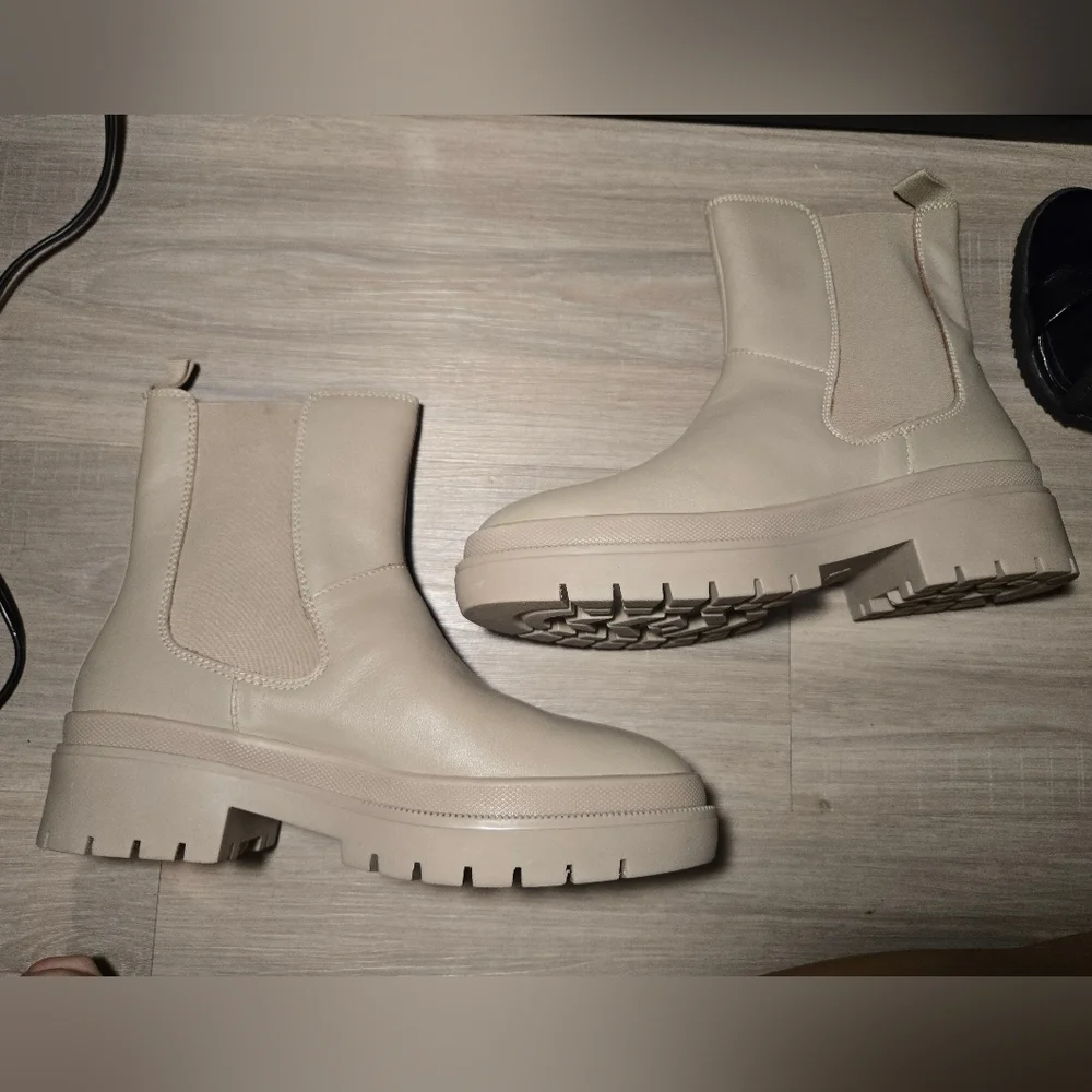 Cougar Women's Swinton-L Boots, Cream Sz 10 Like New